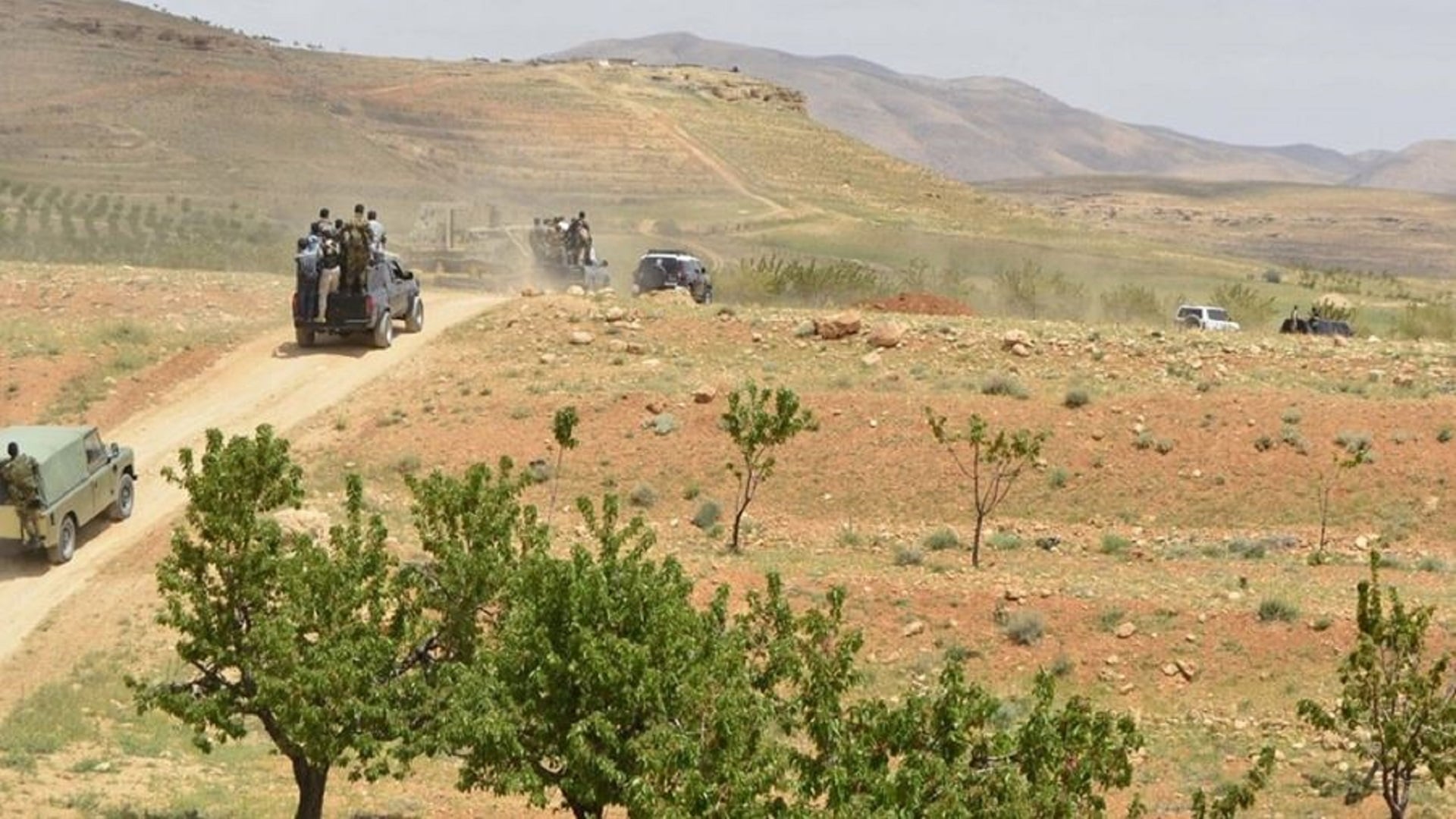 غضب في شرق لبنان من سياسات حزب الله.. العشائر تنتفض